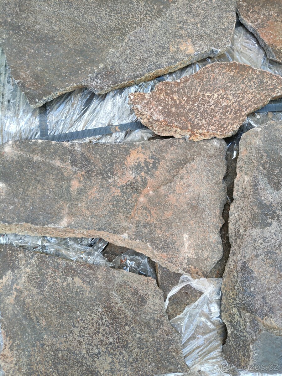 KÁMEN ANDEZIT ŠEDO-HNĚDÝ OBKLAD 1 - 3cm - 4