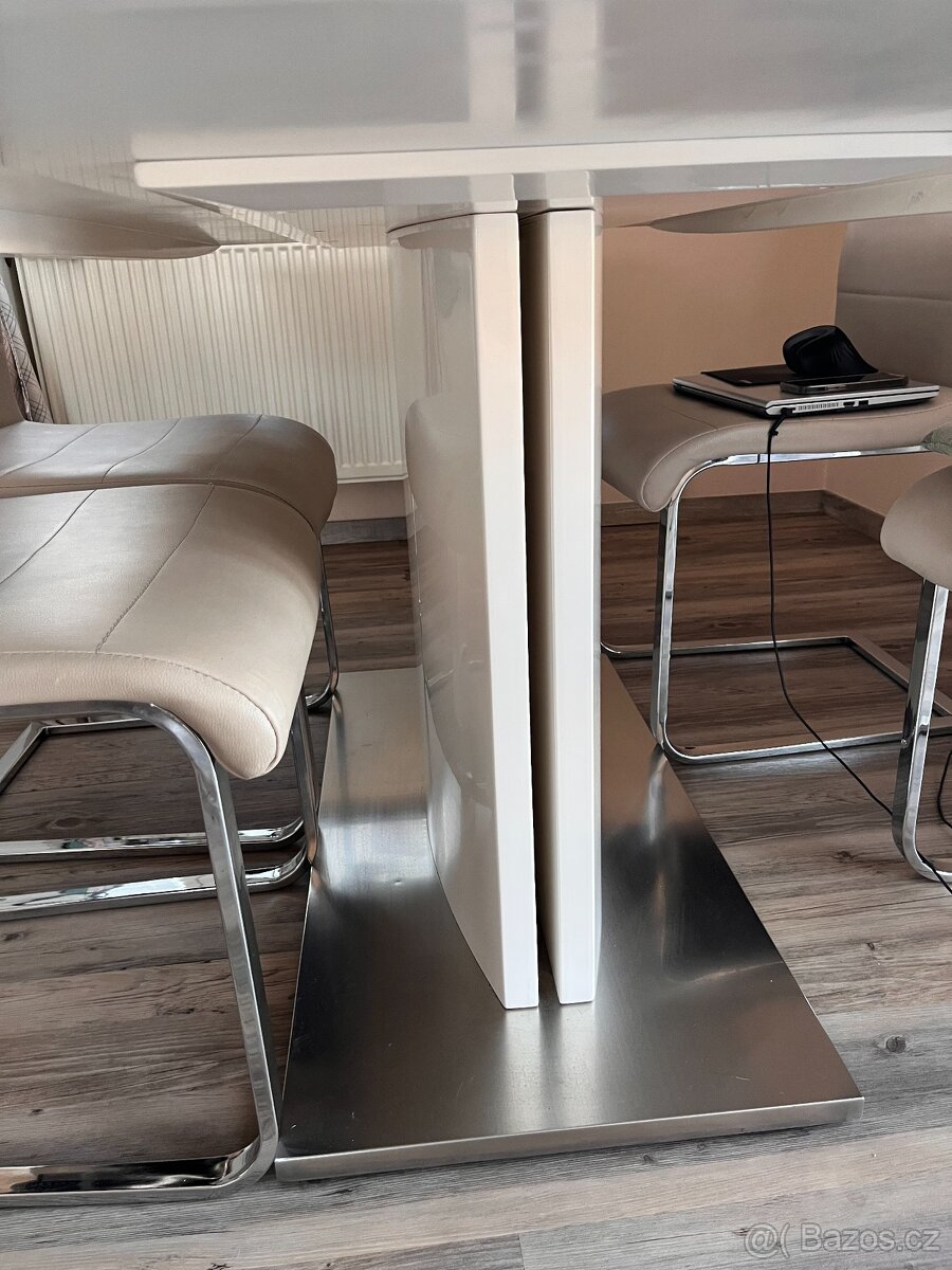 Prodám kuchyňský stůl + židle/křesla - 4