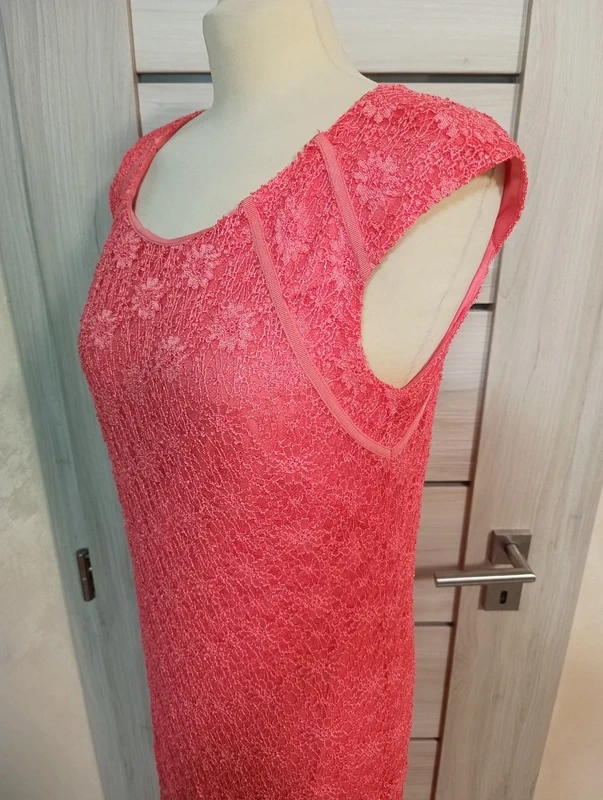 Dlouhé krajkované šaty - 4