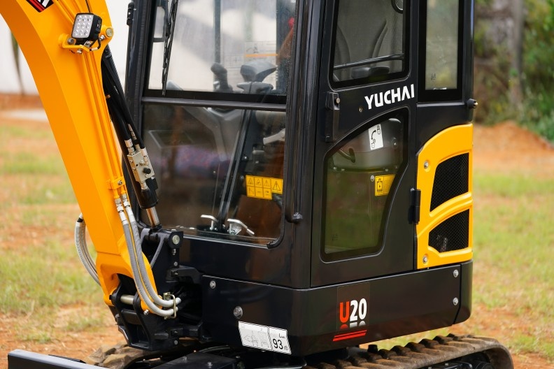 Minibager YUCHAI U20 Premium 2000 kg - 4