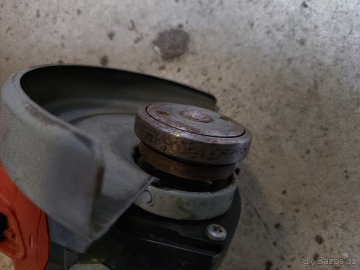 HILTI úhlová bruska - 4