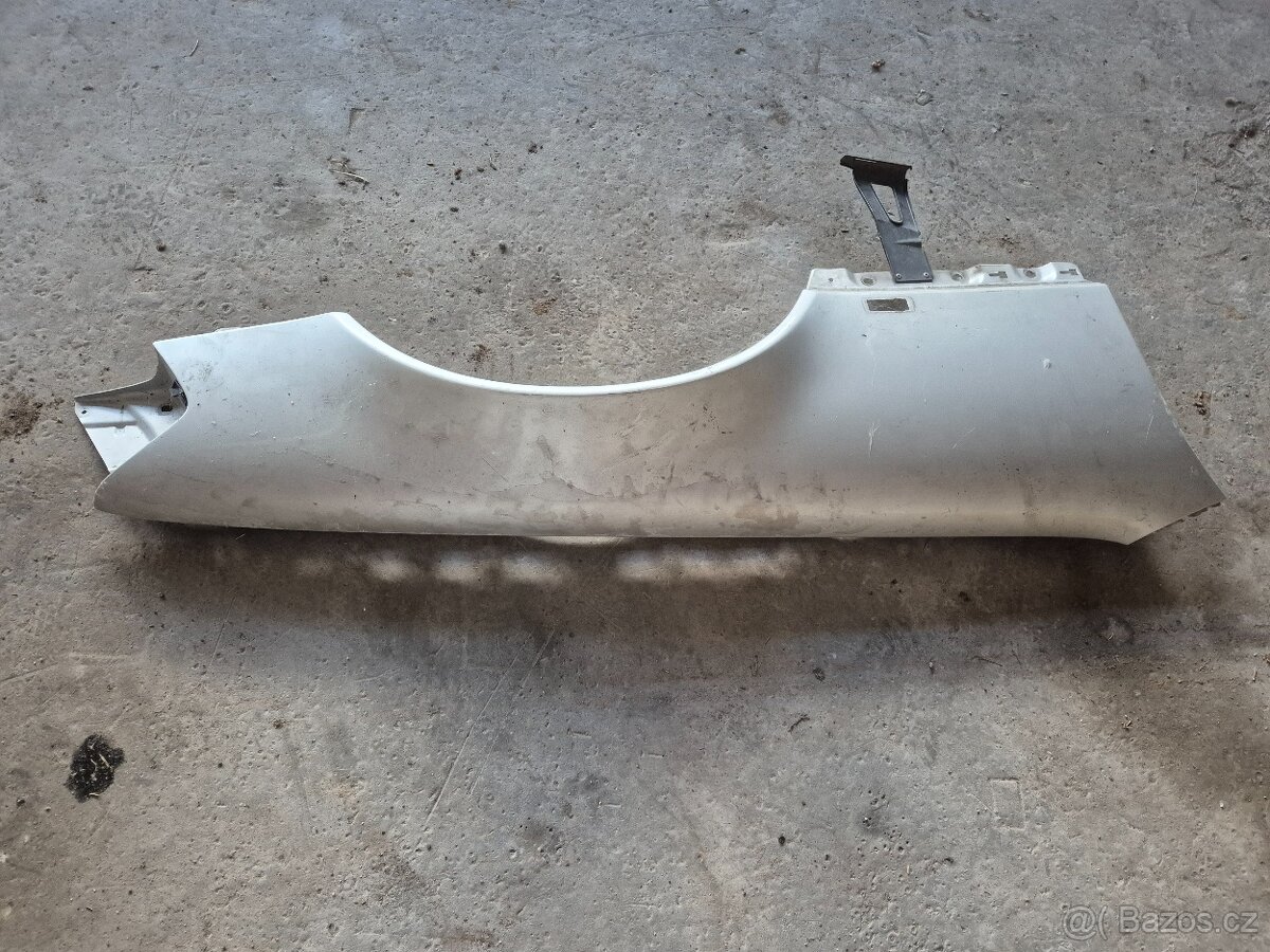 Pravý přední blatník MB R129 - 4