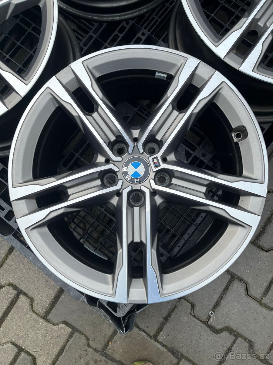 BMW 1 ,,M" kola 18" - 4