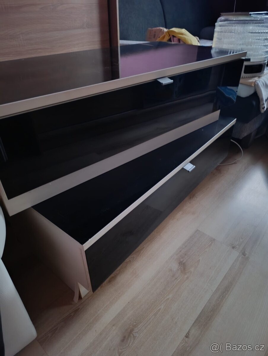 TV stolek + 2 skřínky - 4