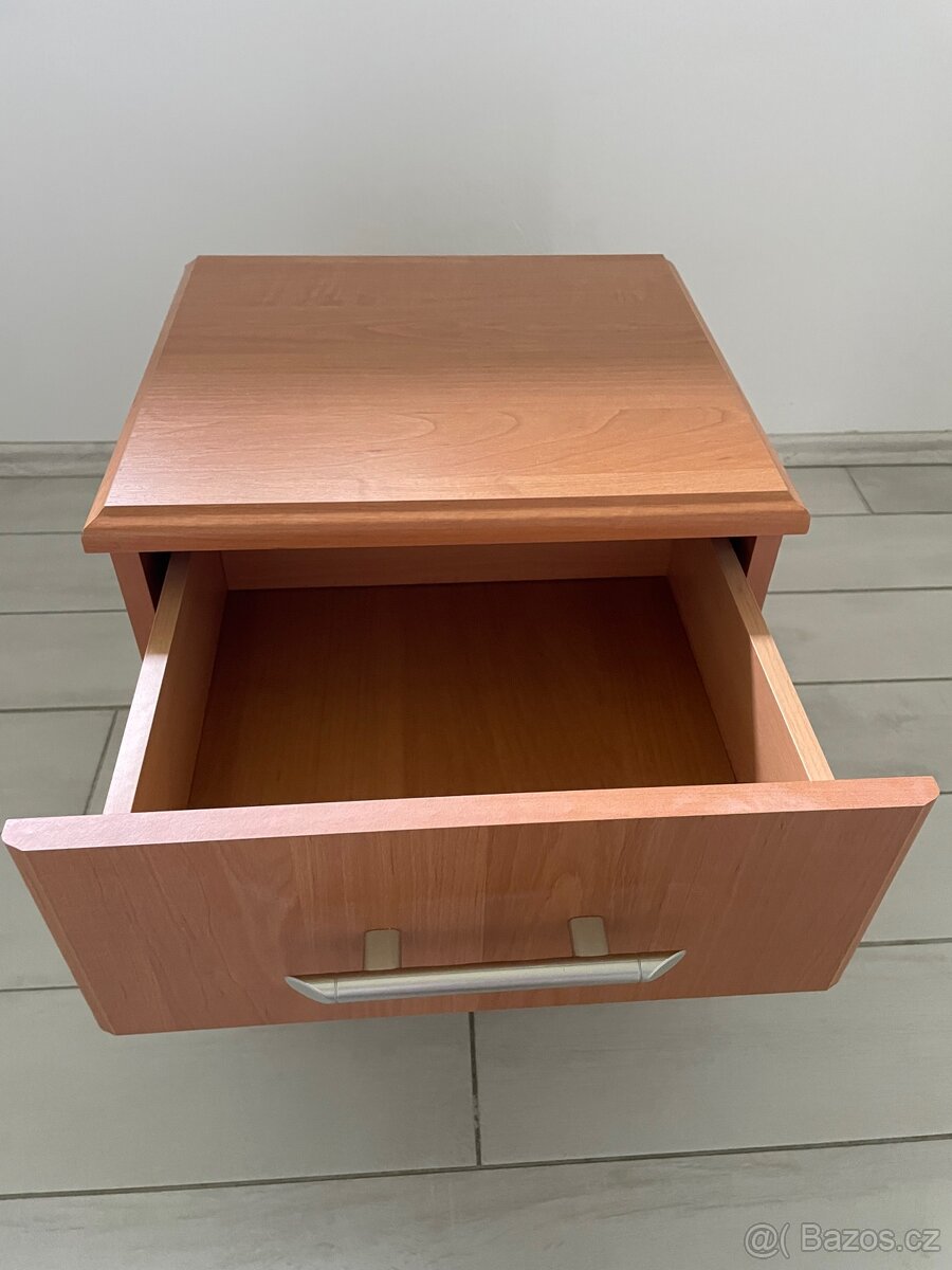 2 noční stolky - 4