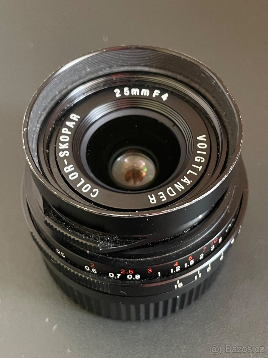 Voigtländer Color-Skopar 25mm f/4 pro Leica M s optickým hle - 4