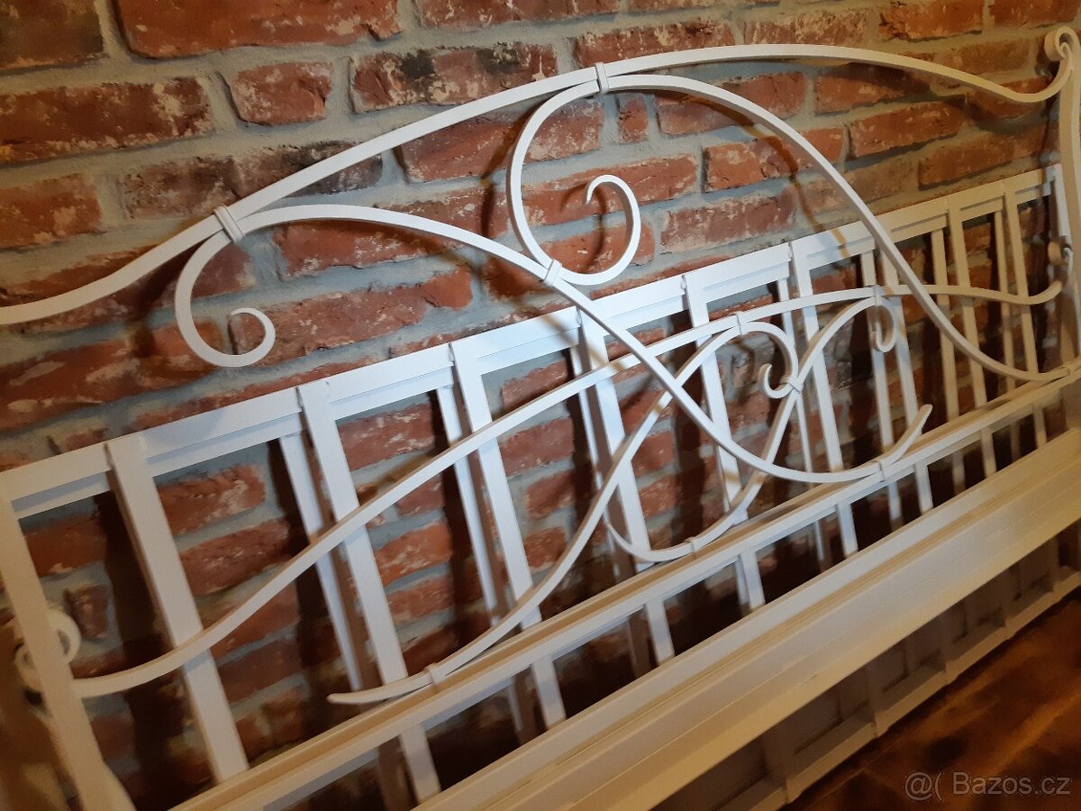 bila kovana kovova postel, umelecke kovarstvi 180x200 - 4