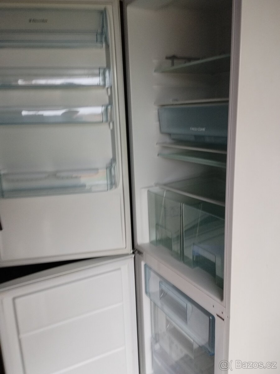 Prodám chladnička s mrazákem - 4