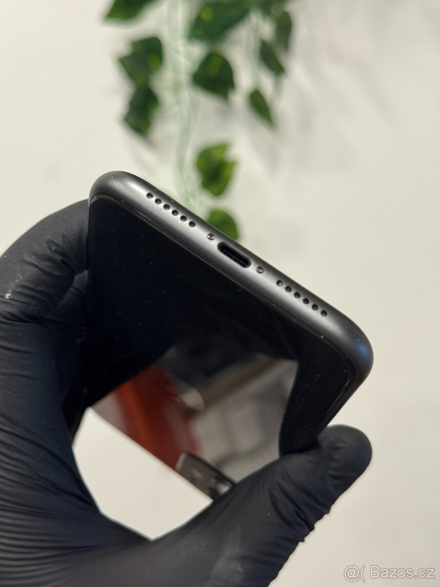 iPhone 11 64GB černý - 4