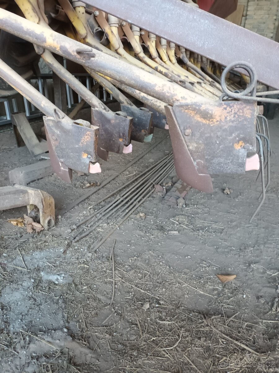 Prodám pneusej acord 6m - 4