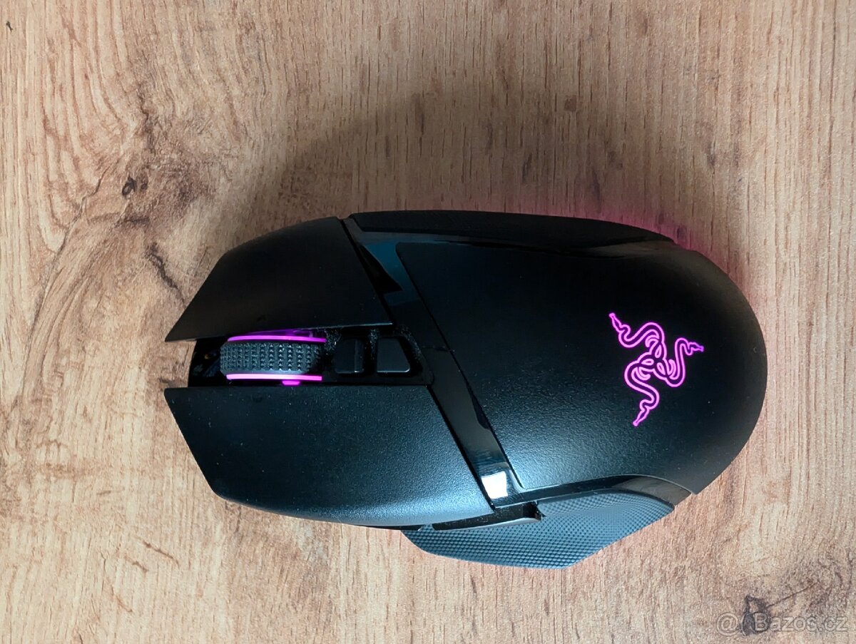 Razer Basilisk V3 Pro + Mouse Dock Pro - 4