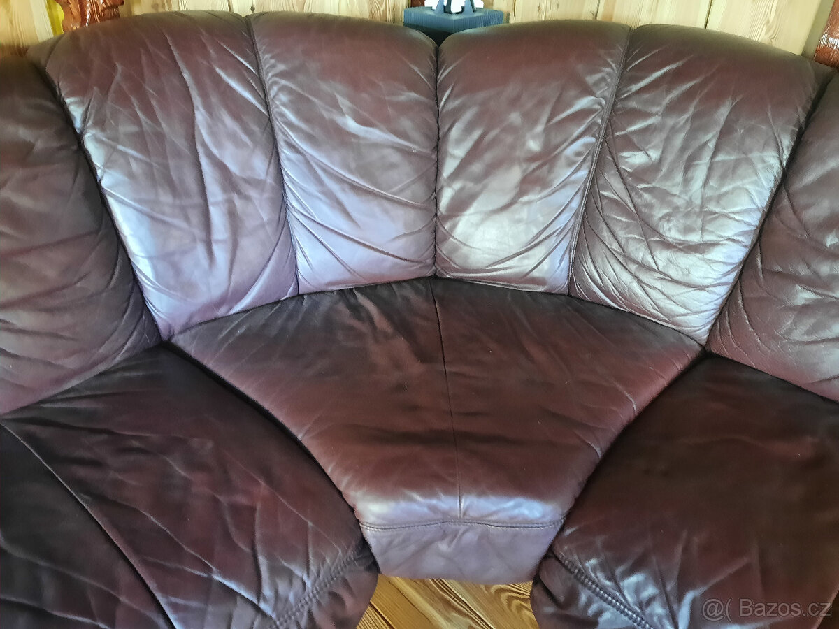 Celokožený gauč + taburet rudé barvy - 4