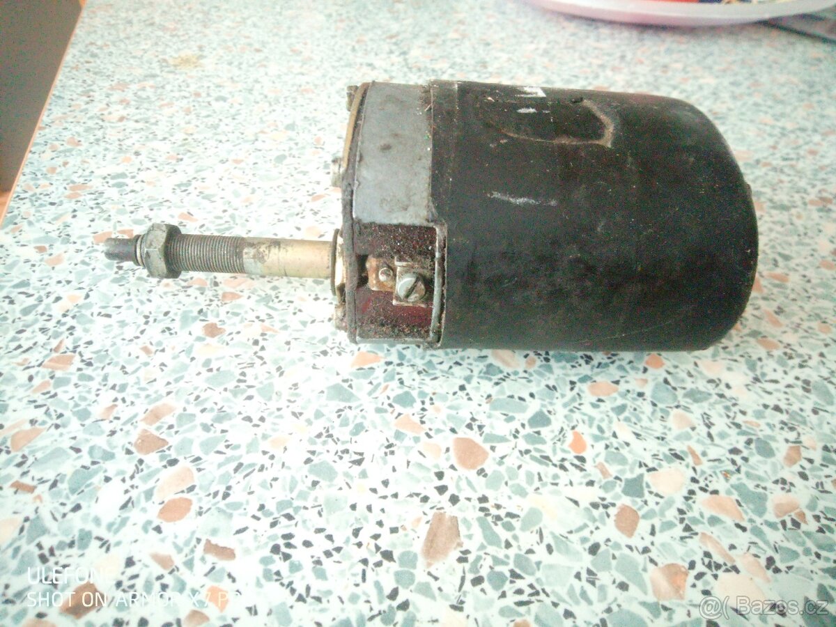 Motorek stěrače - 4