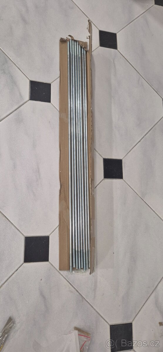 Prodám bílý jídelní stůl - 4