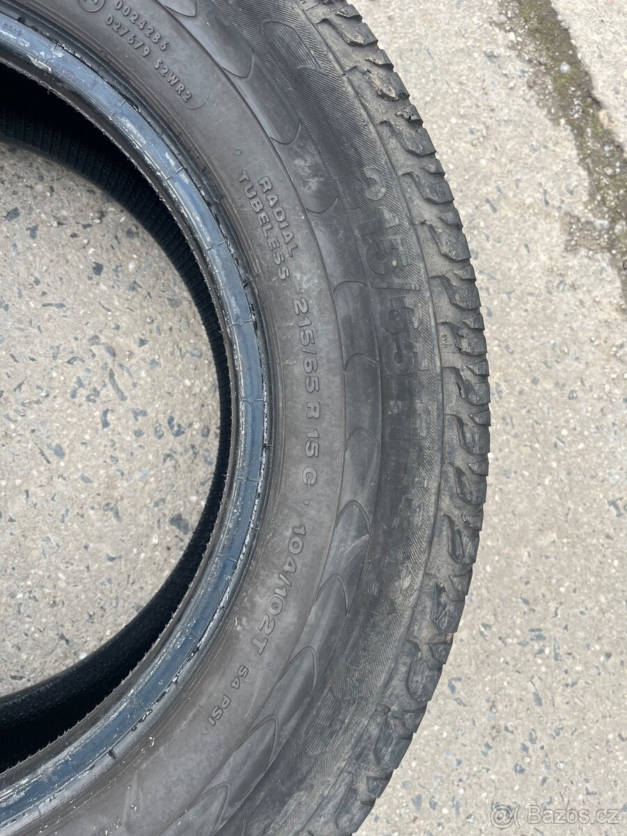 Pneu 215/65/15 C - 4