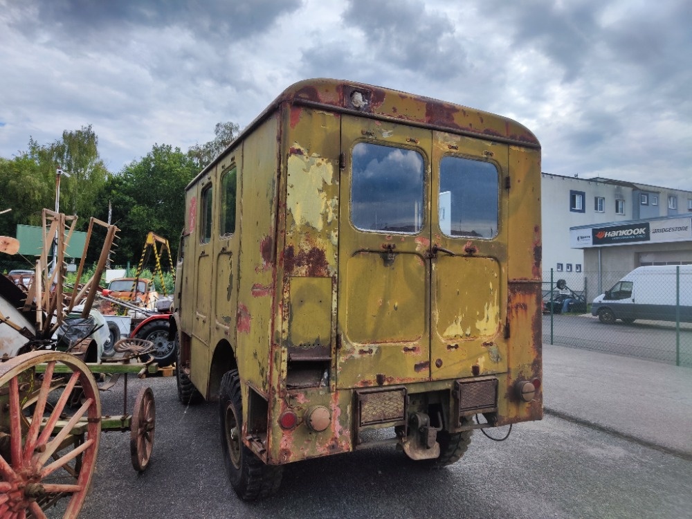 tatra 805 - sanitka - 4