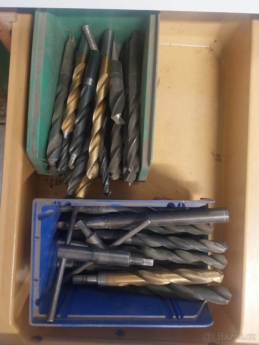 Stojanová vrtačka + svěrák + velká sada vrtáku - 4