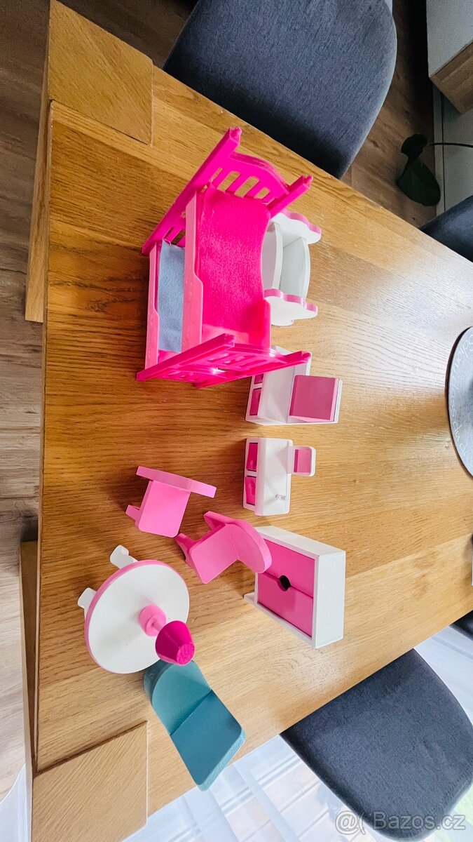 Domeček pro panenky + nábytek - 4