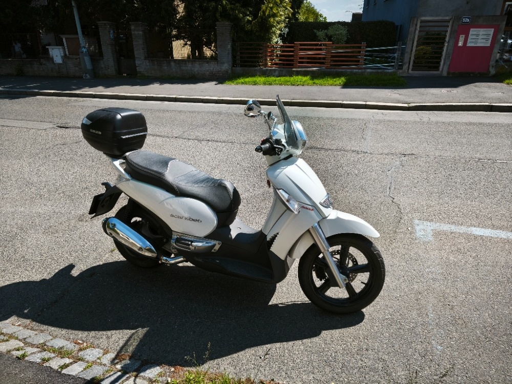 Aprilia Scarabeo 300i - 4