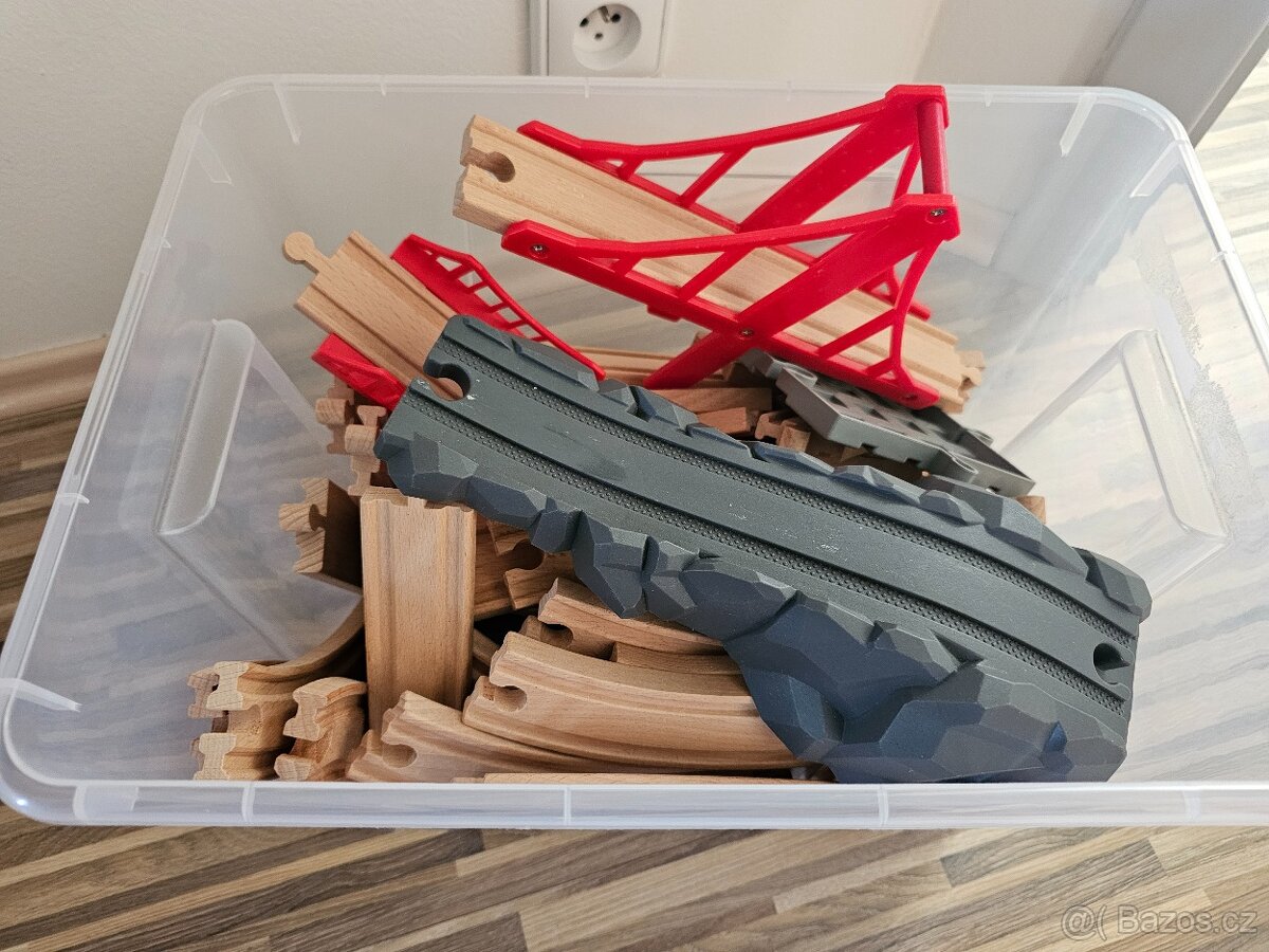 Prodám dřevěné vláčky dvě sady+Lidl vláček na dál. ovládán - 4