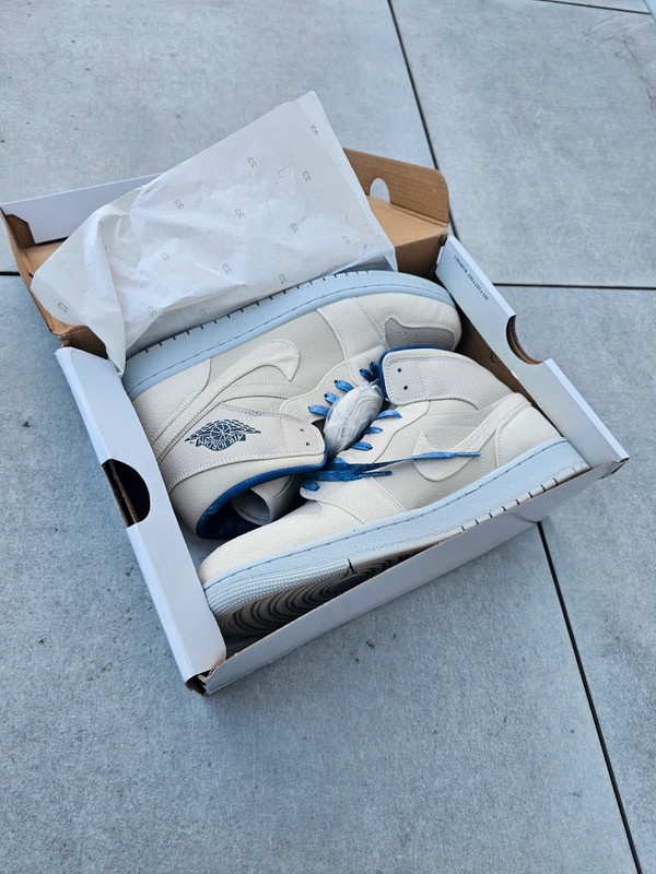 AIR JORDAN 1 MID SE - 4