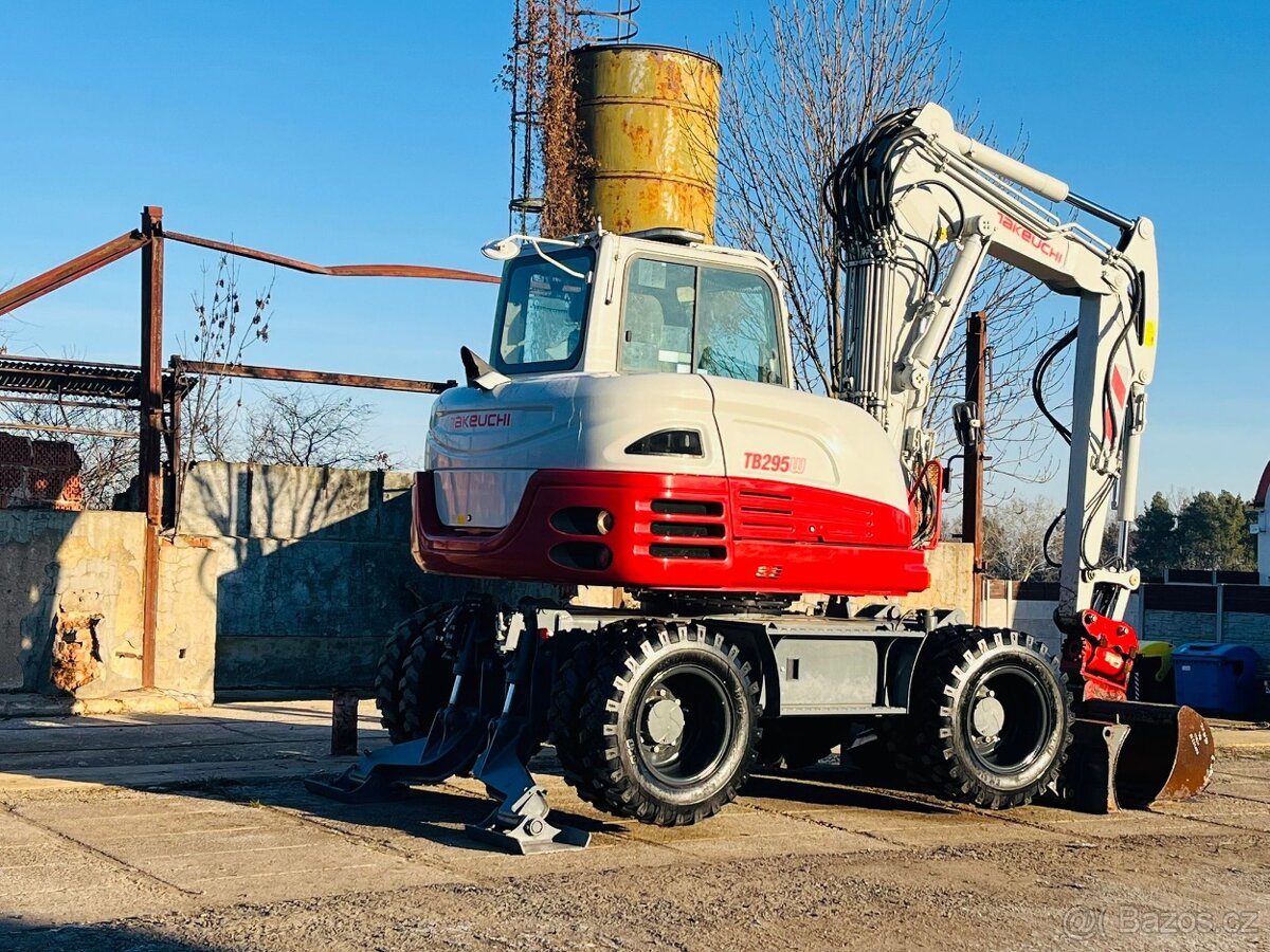 Kolový bagr Takeuchi TB295W - 4