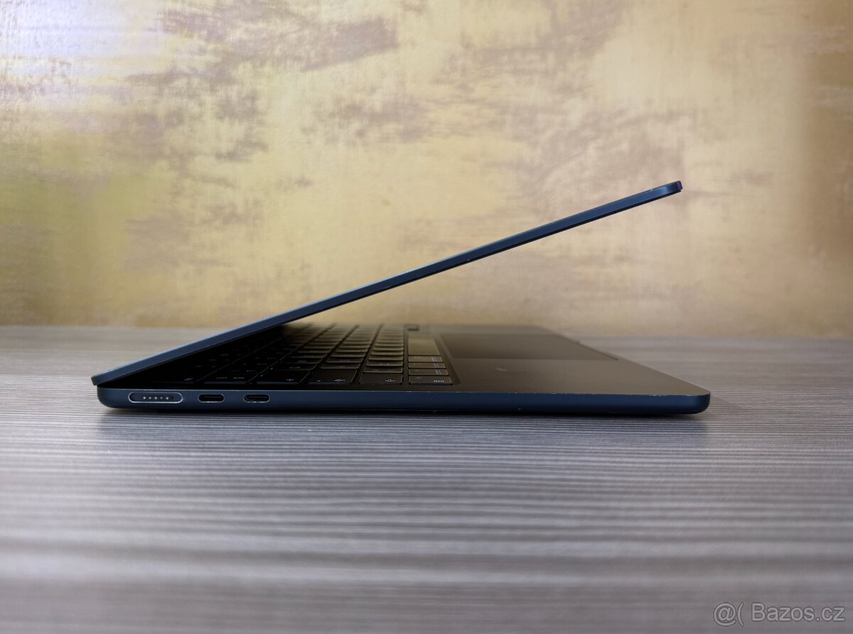 MacBook Air 13" 2022 M2 8GB 256GB Temně Inkoustový - 4