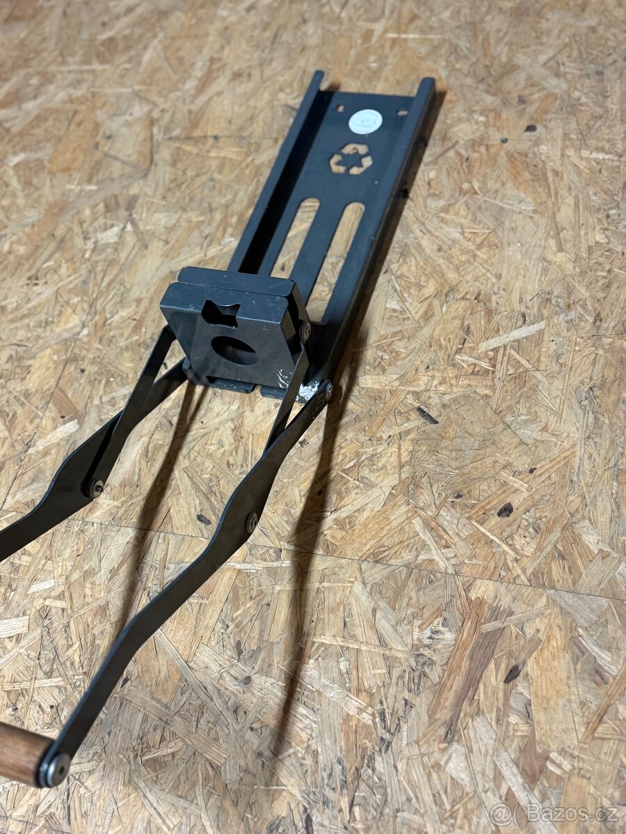 Ruční lis na PET lahve - 4