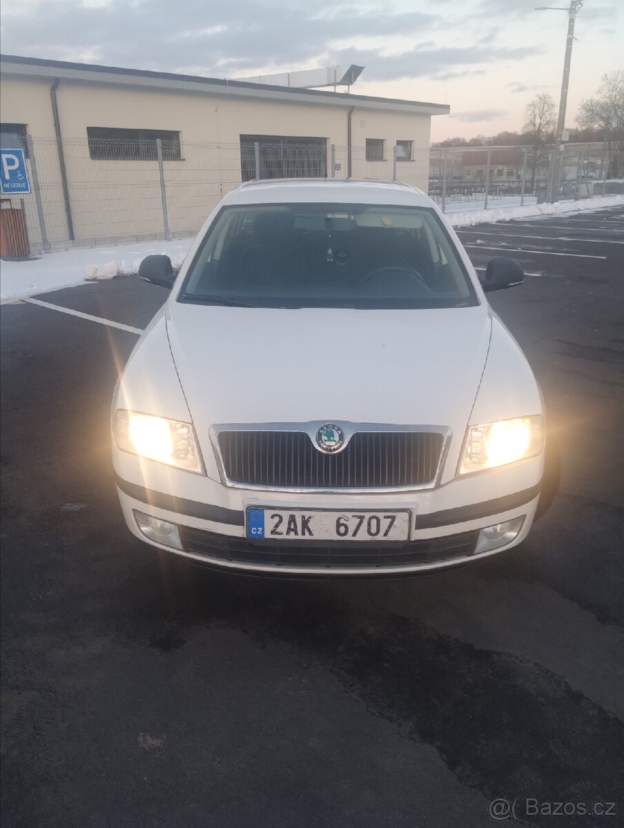 Škoda Octavia 2 kombi; 1.6 MPI; r.v 2011 - 4