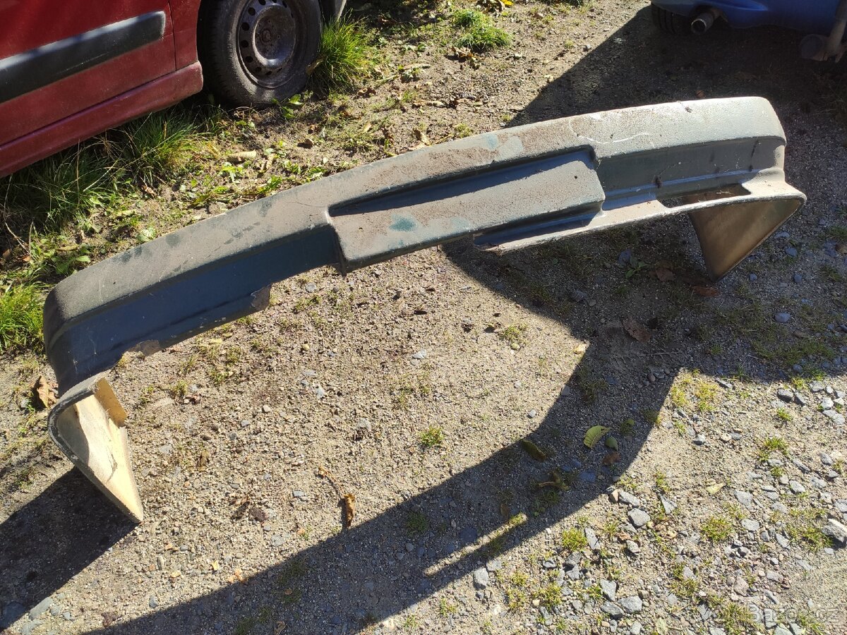 Tatra 613-4 - Přední nárazník poškozený - 4