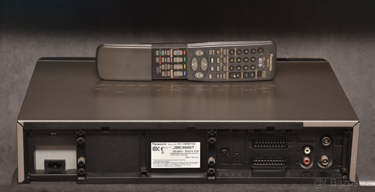 PANASONIC NV-HD 687 - 4