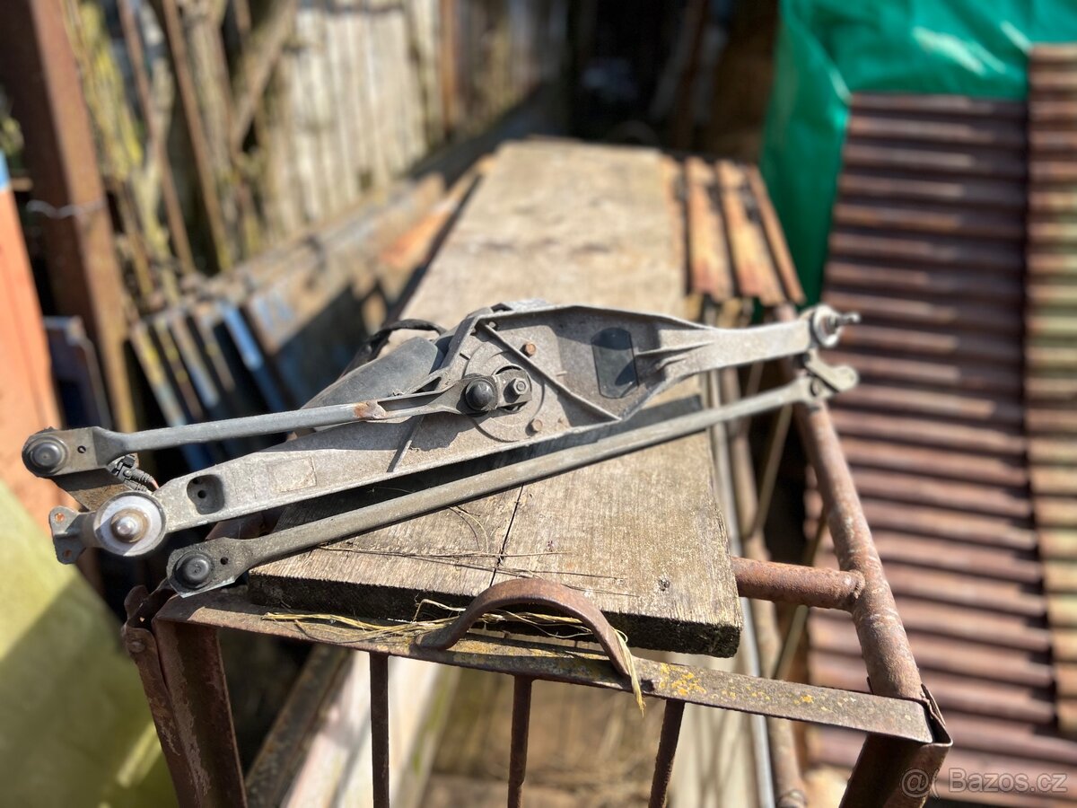 Mechanismus předních stěračů bmw e34 - 4