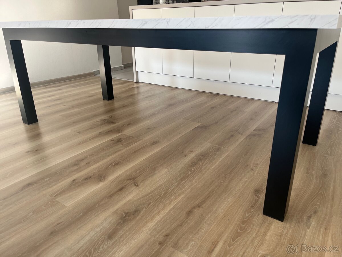 Jídelní stůl - 4
