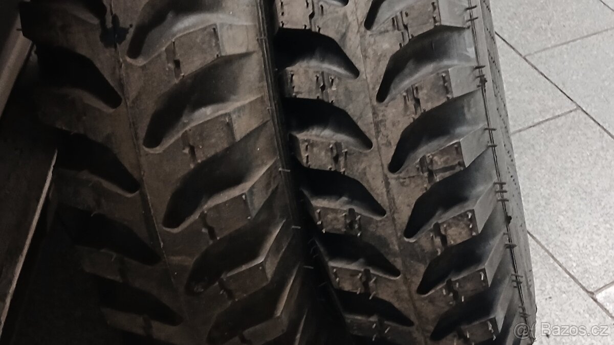 Pneu 8-25 /20 V3s Desta - 4