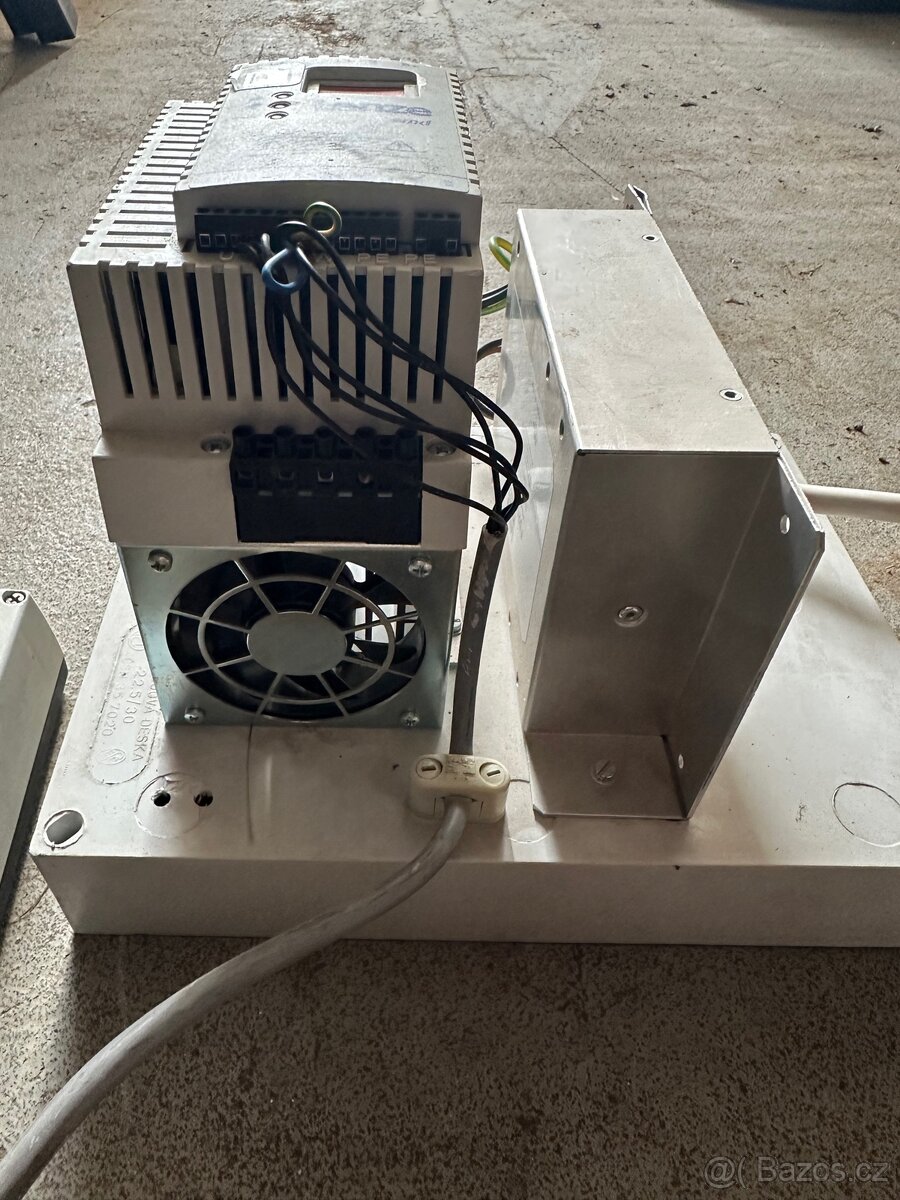 Frekvenční měnič Lenze 5,5Kw - 4