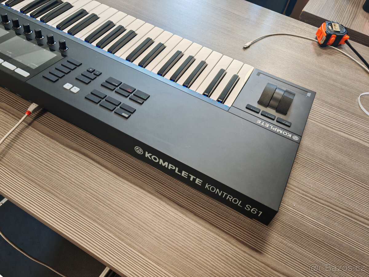 Native Instruments Komplete Kontrol S61 MK2 MIDI keyboard - 4
