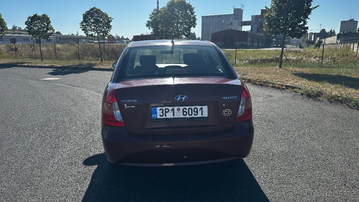HYUNDAI ACCENT 1.4 - 4