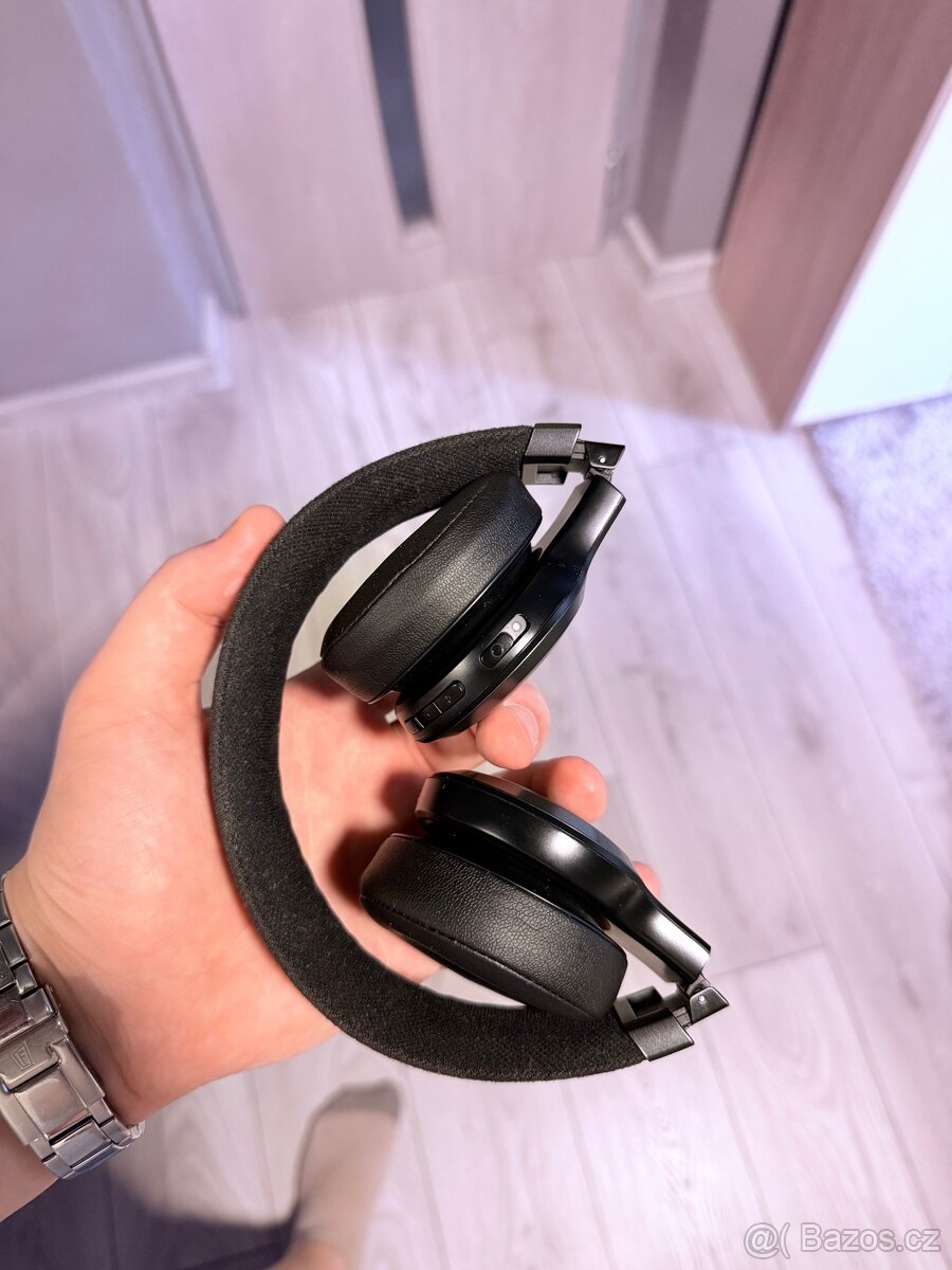 JBL 670NC Live černá - 4