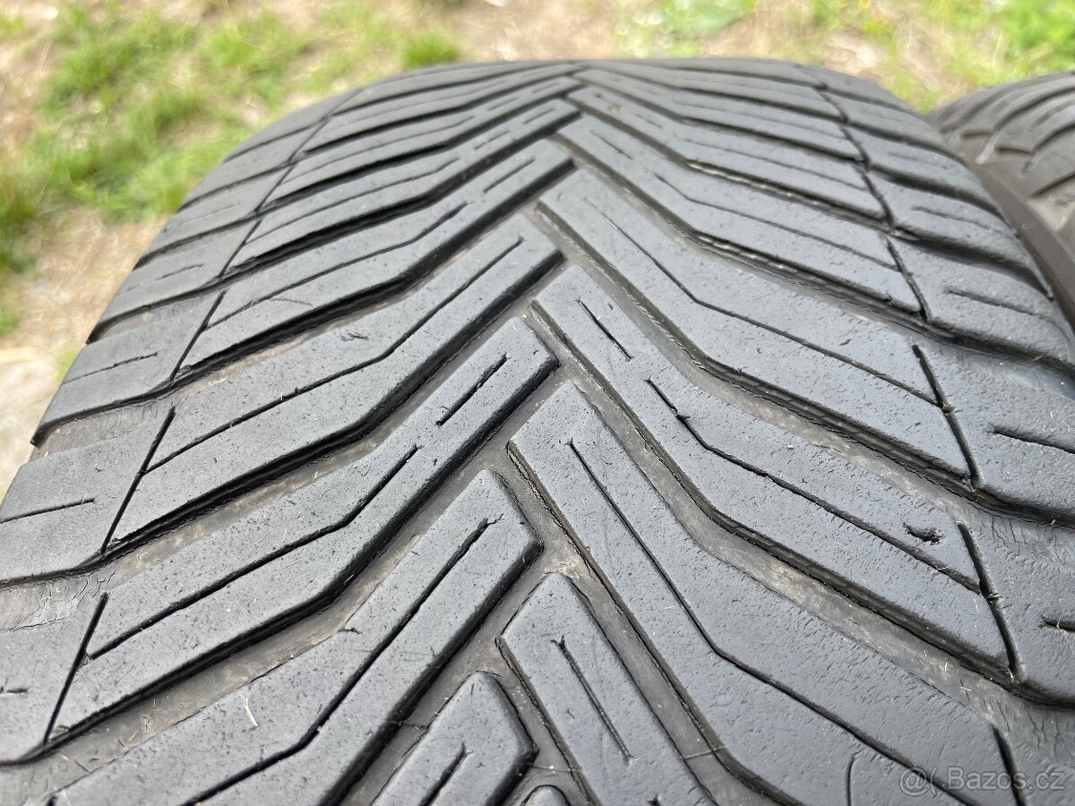 4ks. Celoroční pneu 215/55/17.zn. Michelin. - 4