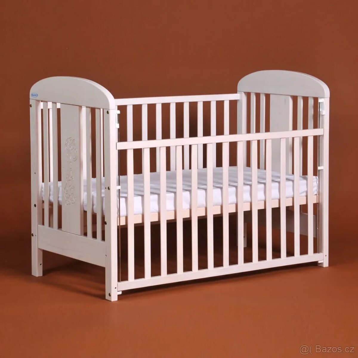 Dětská dřevěná postýlka se žirafou a matrace - 4