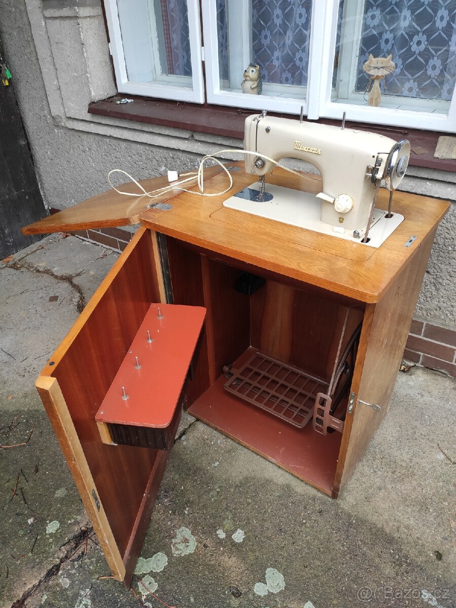 Minerva 126-3 skříňový šlapací šicí stroj - 4