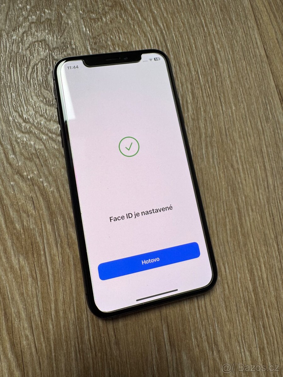 Apple iPhone Xs 64GB Černý - 4