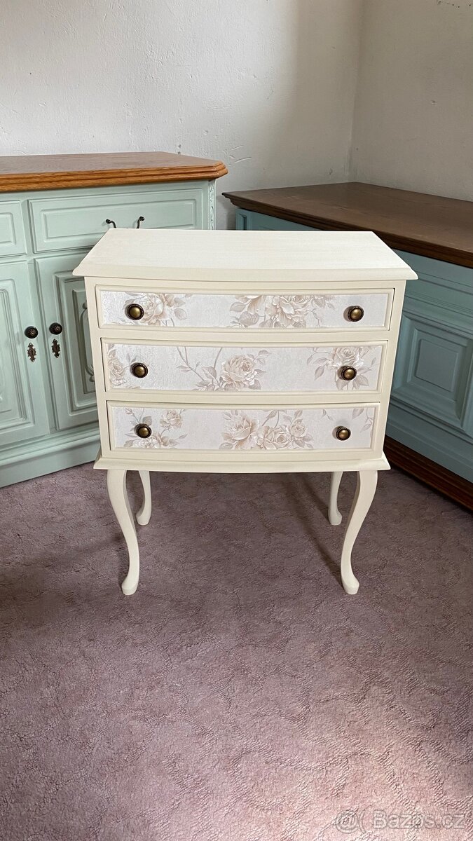 Šuplíková komoda a taburet - 4