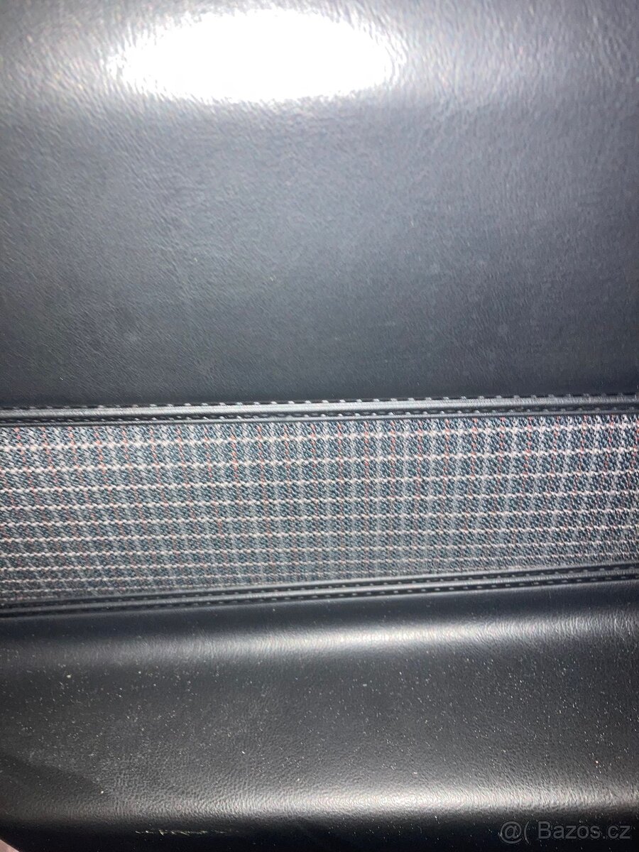 Koupím tapecirunky a zadní koberec mercedes w201 - 4