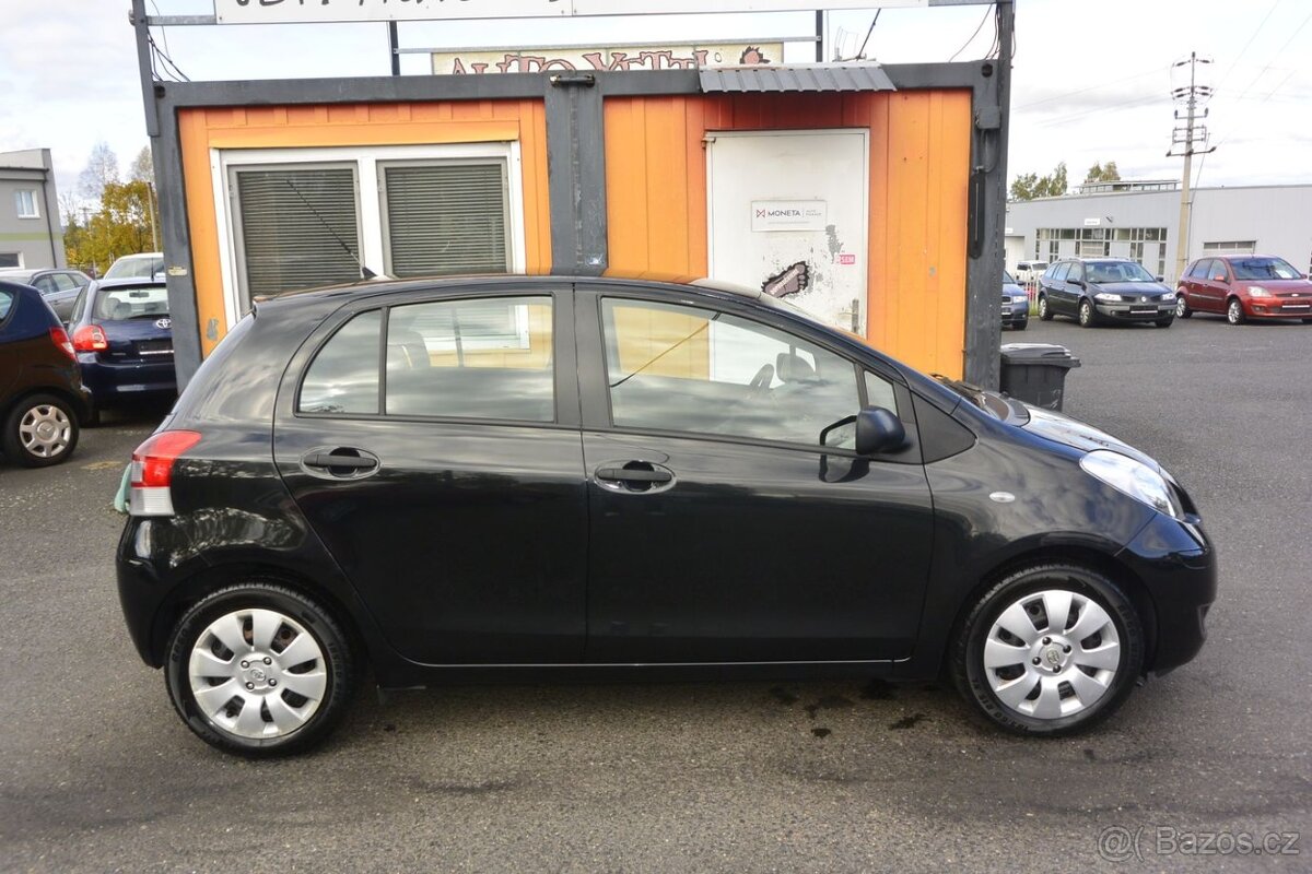 PRODÁM Toyota Yaris 1.3VVT-i 6kv 70tis km - 4