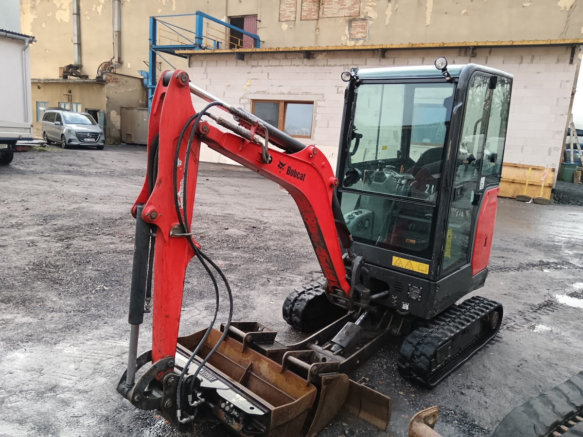 Bobcat E19 Minibagr 1,8 T - - 4