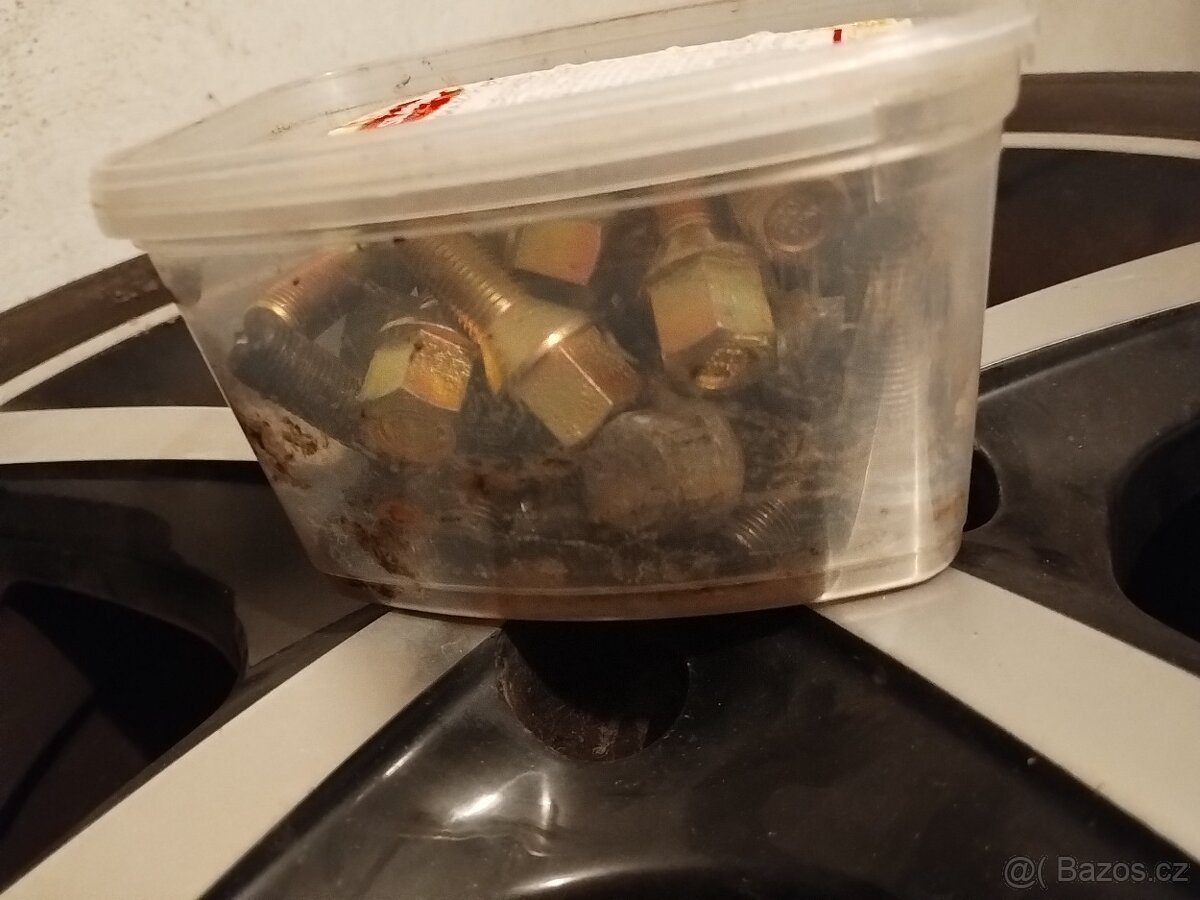 Sada pneu 205/55 R16 na ráfku 6.50 X 16 E=26 z Citroenu C4 - 4