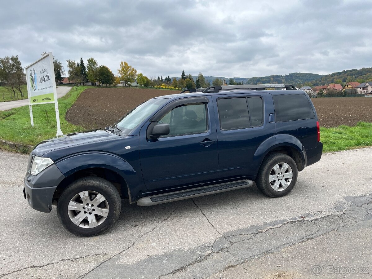 Nissan Pathfinder 2.5 128kw 4x4 7míst - 4
