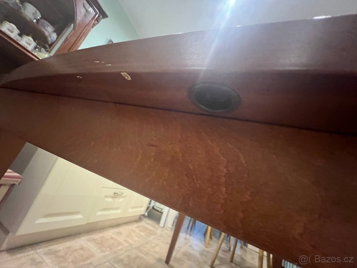 Prodám rozkládací jídelní stůl - 4