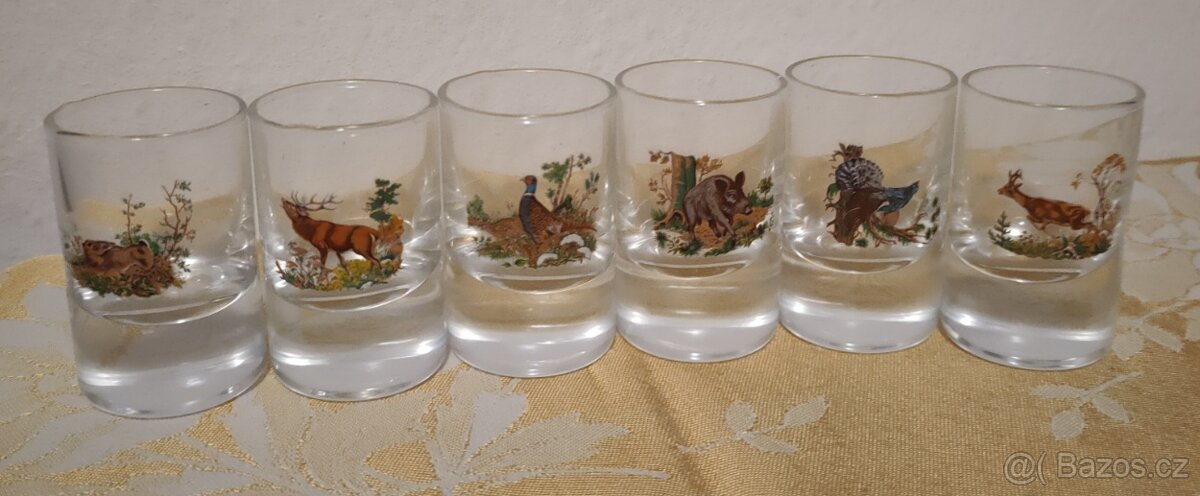 Láhev s kohoutkem a štamprlaty s motivy zvířat - 4